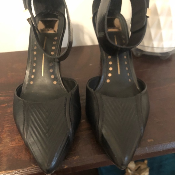 Dolce Vita pointed toward ankle strap heel - Picture 2 of 7